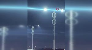 Enkaz kentin duvarları kadın eliyle renklendi