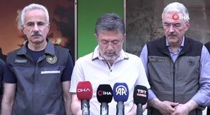 Büyükşehir'den yangın açıklaması: 4 noktada alevler yeniden yükseldi