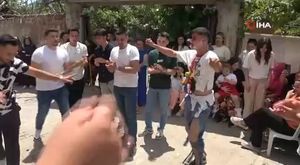Bursa Uludağ’da aç kalan ayı yerleşim alanına indi: