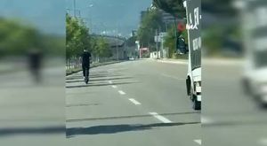 Bursa'da evlerinin üzerindeki dev kayalar korku yaratıyor!