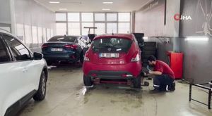 Bursa'da cipi oto yolun sol şeridine kilitleyip gitti