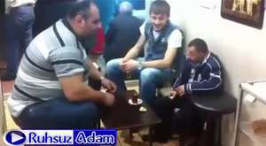 Köksal Baba Kelebek Gibi Uçar Arı Gibi Sokar... 