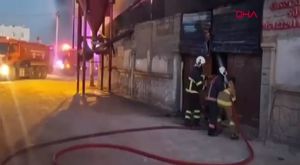 Bursa'da çocuğa çarpmamak için şoförünün manevra yaptığı özel halk otobüsü devrildi