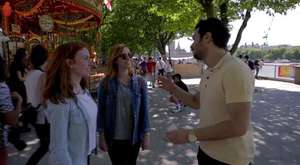 Türkçe Konuşarak Yabancı Kızları Öpmek - Hayrettin 