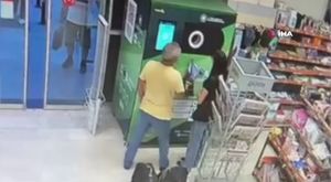 Kamyonetin anne ve kızına çarptığı kaza araç kamerasına yansıdı