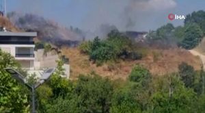 Bursa’da kamyona arkadan çarpan tırın sürücüsü araçta sıkıştı!