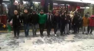Elazığ'da depremi hisseden vatandaşlar sokağa döküldü