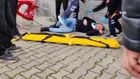 Bursa'da onarmak için çıktığı çatıdan kafa üstü düştü