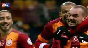 Felipe Melo Sneijder'in Kulağını Isırıyor