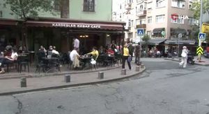 Bursa'da motosikletli hırsızlar balkonda asılı çamaşırları çaldı