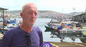 Caddede atıyla dörtnala