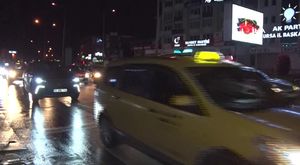 17 gündür kayıp olan 16 yaşındaki kızını bulmak için sokak sokak dolaşıyor