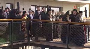 Alkollü maganda vincin tepesine çıkıp alkış istedi