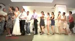 İlginç düğün dansı - Penguen Dansı