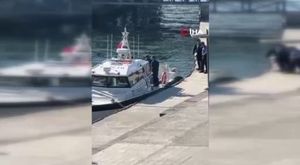Banyodaki kadını gözetlerken yakalandı