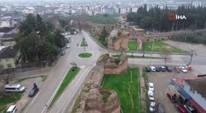 Sürücünün refleksi kazayı böyle önledi