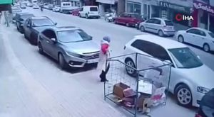 Osmanlı Devleti'nin 634 yıllık ilk hastanesinin kurşunları rulo yaparak çalmaya çalışmışlar