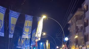 17 gündür kayıp olan 16 yaşındaki kızını bulmak için sokak sokak dolaşıyor