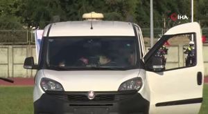 Aracın çarptığı genç kız yaralandı...Kaza anı kamerada