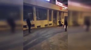 Harçlık aldığı kafeyi soyan tek elli hırsız kamerada