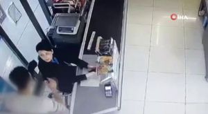 Bursa'da iki araç kafa kafaya çarpıştı: 1 kişinin öldüğü kaza kamerada!