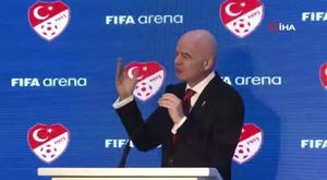 Edinilen bilgiye göre, Beşevler Mahallesi'nde bir akaryakıt istasyonunda film sahnelerini aratmayan anlar yaşandı. Yakıt almak için istasyona giren otomobilin sürücüsü araçtan inip ödeme yapmaya girdi. Yakıt tabancası takılıyken kendi kendine hareket eden