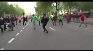 Fransız polisinden grev yapan işçilere sert müdahale 