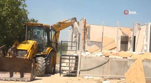 Mudanya'da yağmura dayanamayan istinat duvarı çöktü