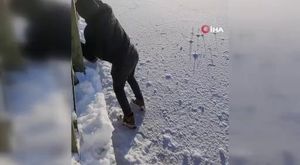 Kaşla göz arasında kıyafet çalan şüpheliler kamerada