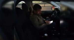 BAŞKANIN SOFRASI TEPKİ ÇEKTİ: ''YİYİN EFENDİLER, YİYİN!''