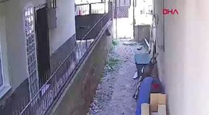Sivas'ta göçmenleri taşıyan otobüs devrildi!