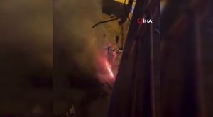 Bursa’daki ev yangınında patlama anı kamerada