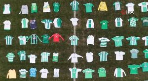 Taşlar, sopalar havada uçuştu..2 aile arasında çıkan kavga kamerada