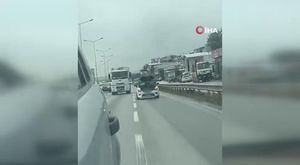 Kamyonetin anne ve kızına çarptığı kaza araç kamerasına yansıdı