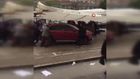 Pazar alanında unutulan otomobili böyle kaldırdılar