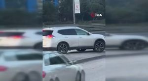 BAŞKANIN SOFRASI TEPKİ ÇEKTİ: ''YİYİN EFENDİLER, YİYİN!''