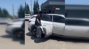 Bursa'da boyundan büyük hayvanlara çobanlık yapıyor