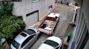 Bursa'da feci kaza! Takla atan araç ters döndü