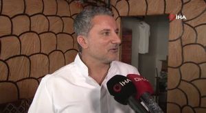 Yıkılan bina enkazında çocuklarının giysilerini koklayıp feryat etti