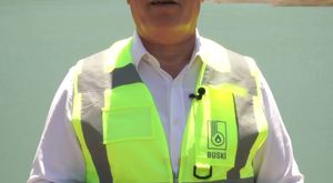 Bursa'da korkutan kaza! Otomobil elektrikle motosiklete çarptı...