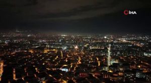 Bursa'da 30 Ağustos coşkusu...Binlerce kişi fener alayında buluştu, Nilüfer'i dinledi