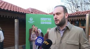 Bursa'da kilosu 100 lira olan meyvelerini bomba ve kuş sesleriyle koruyor