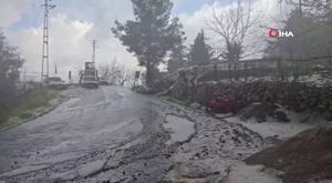 Adana'da genç kızlar tekme ve yumruklarla kavga etti
