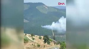 Bursa'da çocuğa çarpmamak için şoförünün manevra yaptığı özel halk otobüsü devrildi