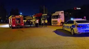 Bursa'da motora giren yılanı böyle çıkardı