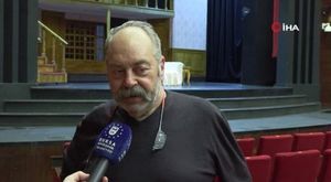 Dükkana giren yılan, esnafı sokağa fırlattı