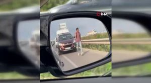 Bursa'da ehliyet kursunda öğrenci-öğretmen kavgası kamerada