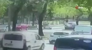 Kavga ettiği kişinin yüzüne uçan tekme attı... O anlar kamerada