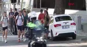 Bursa'da çocuğa çarpmamak için şoförünün manevra yaptığı özel halk otobüsü devrildi