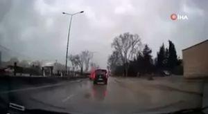 Bursa Büyükşehir Belediye Başkanı Bozbey’e saldırı girişimi kamerada